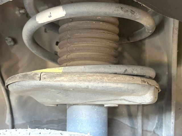 ��D�]�𒸂��Ă���܂��{�f�B�̒e�X�v���b�V���R�[�g���D�]��t���B�ʏ�̃K���X�R�[�g�ƈقȂ�A�ϋv�N��6�N�̖��@���K���X�R�[�e�B���O���A�{�f�B���L���C�ȏ�Ԃɕۂ��Ă���܂��B