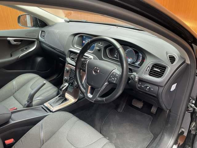 V40クロスカントリーD4 モメンタム ディーゼル