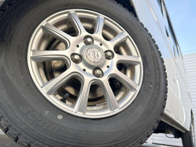 �y12�C���`�A���~�z�C�[���z�O�ςɃ}�b�`�����A���~�z�C�[���𑕒����Ă���܂��B�e��A���~�z�C�[����A�X�^�b�h���X�^�C�����戵�����Ă���܂��B���񂲑��k����������