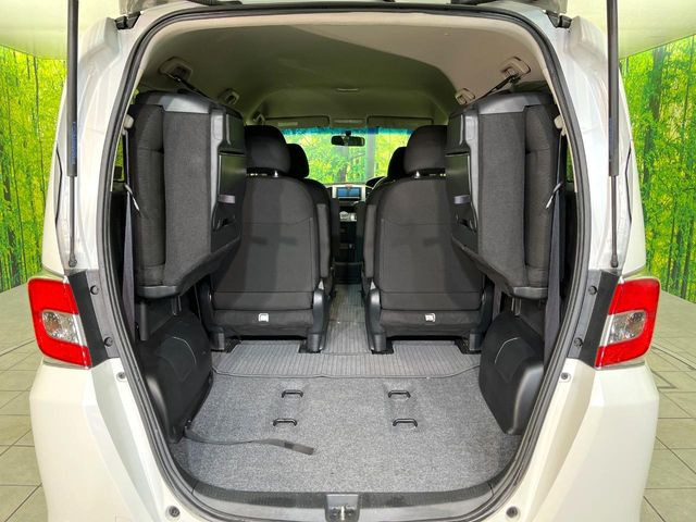 ���i�̂���������ʋ΁A���}���ɏ\���ȉ׎��X�y�[�X���m�ۂ��Ă���܂��B�Z�J���h�V�[�g��|���ƁA�傫�ȉו��̐ύڂ��\�ł���