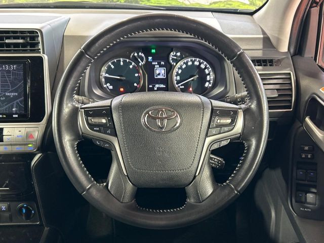 �y�����v�����X�e�A�����O�z�㎿�Ȋv���g�p���邱�ƂŁA��ɂ����������݂ƂĂ��^�]���₷���n���h���ł���