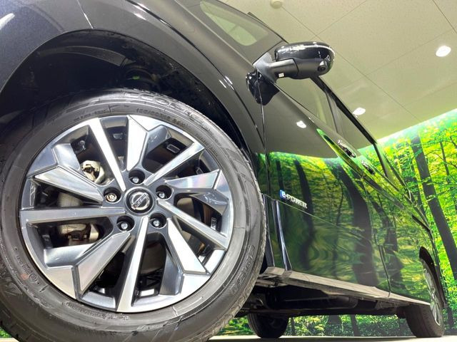 �y�����A���~�z�C�[���z�O�ςɃ}�b�`���������A���~�z�C�[���𑕒����Ă���܂��B�e��ЊO�A���~�z�C�[����A�X�^�b�h���X�^�C�����戵�����Ă���܂��B���񂲑��k����������