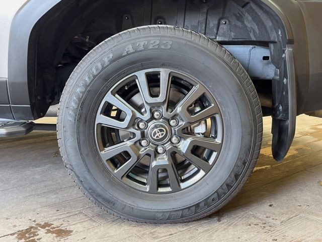 �y����18�C���`�A���~�z�C�[���z�O�ςɃ}�b�`���������A���~�z�C�[���𑕒����Ă���܂��B�e��ЊO�A���~�z�C�[����A�X�^�b�h���X�^�C�����戵�����Ă���܂��B���񂲑��k����������