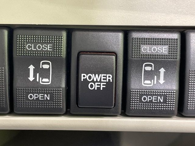 �y�����p���[�X���C�h�h�A�z�X�}�[�g�L�[��^�]�Ȃ̃X�C�b�`�Ō�ȗ����X���C�h�h�A�̊J���\���d��������͂����ăh�A���J����K�v�������A�����Ȃ��q�l�ł��ȒP�ɊJ���߂ł����K�ł���