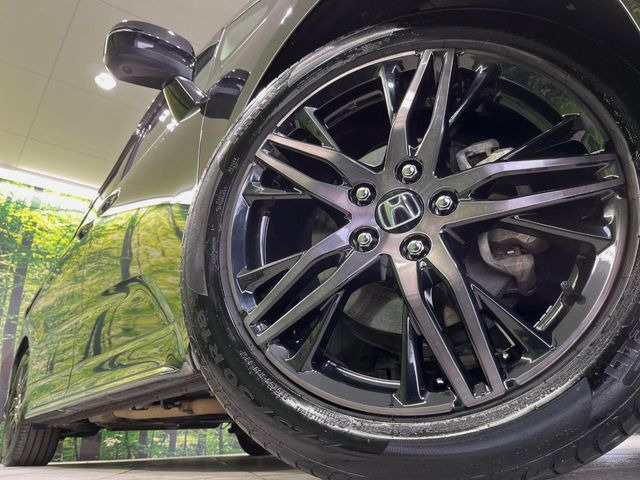 �y����18�C���`�A���~�z�C�[���z�O�ςɃ}�b�`���������A���~�z�C�[���𑕒����Ă���܂��B�e��ЊO�A���~�z�C�[����A�X�^�b�h���X�^�C�����戵�����Ă���܂��B���񂲑��k����������