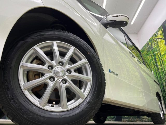 �y15�C���`�A���~�z�C�[���z�O�ςɃ}�b�`�����A���~�z�C�[���𑕒����Ă���܂��B�e��A���~�z�C�[����A�X�^�b�h���X�^�C�����戵�����Ă���܂��B���񂲑��k����������