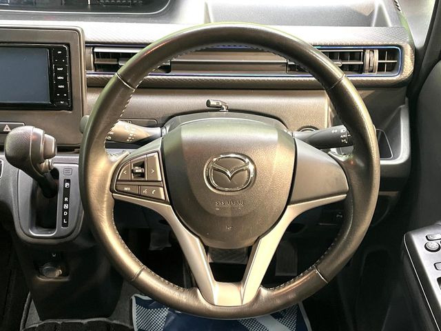 �y�����v�����X�e�A�����O�z�㎿�Ȋv���g�p���邱�ƂŁA��ɂ����������݂ƂĂ��^�]���₷���n���h���ł���