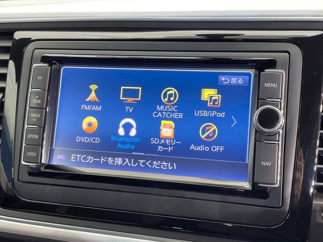 �������i�r:��̊��̂���i�r�́A����������ԓ������o���Ă���܂��BBluetooth�Đ��ȂǃI�[�f�B�I�@�\���[�����Ă���܂��̂ŁA�^�]�����y���߂܂���