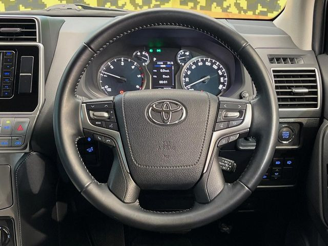 �y�����v�����X�e�A�����O�z�㎿�Ȋv���g�p���邱�ƂŁA��ɂ����������݂ƂĂ��^�]���₷���n���h���ł���