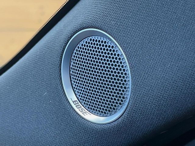 �yBOSE�T�E���h�V�X�e���z���[�J�[�I�v�V�����̍��i�ʃT�E���h�V�X�e���𓋍ځB��p�̃`���[�j���O���{���ꂽ�召�l�X�ȃX�s�[�J�[����ǎ��ȃT�E���h���t�ł��A�Տꊴ���ӂ�鉹����Ԃ����o���܂��B