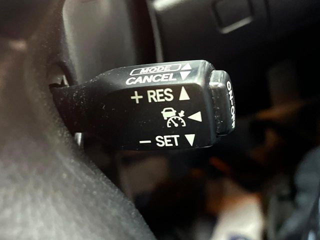 �y�N���[�Y�R���g���[���z�������H�����N���N���s�B�A�N�Z���𗣂��Ă���葬�x�ő��s���ł��A�������^�]���̕��S���y��!�����E�������ȒP�ȃX�C�b�`����Œ����ł��܂��B