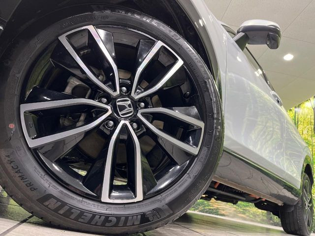 �y����18�C���`�A���~�z�C�[���z�O�ςɃ}�b�`���������A���~�z�C�[���𑕒����Ă���܂��B�e��ЊO�A���~�z�C�[����A�X�^�b�h���X�^�C�����戵�����Ă���܂��B���񂲑��k����������