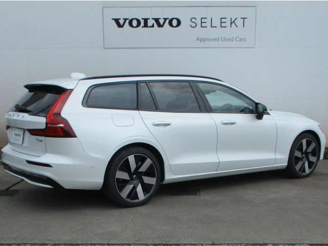 V60ウルトラ T6  AWD プラグインハイブリッド 4WD