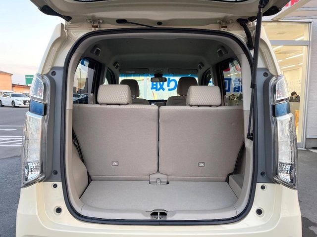 ���i�̂���������ʋ΁A���}���ɏ\���ȉ׎��X�y�[�X���m�ۂ��Ă���܂��B�Z�J���h�V�[�g��|���ƁA�傫�ȉו��̐ύڂ��\�ł���