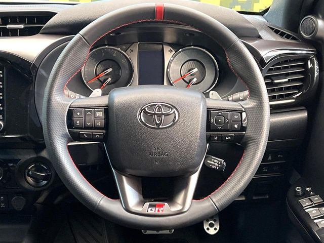 �y�����v�����X�e�A�����O�z�㎿�Ȋv���g�p���邱�ƂŁA��ɂ����������݂ƂĂ��^�]���₷���n���h���ł���