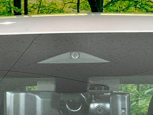 �y�C���e���W�F���g�G�}�[�W�F���V�[�u���[�L�z�t�����g�J�����őO���̎ԗ�����s�҂����m�B�Փ˂������Ȏ��͏Փ˔�Q�y���u���[�L���쓮�A�Փˉ�����T�|�[�g�B�����S�Ƀh���C�u�����y���݂��������܂��B