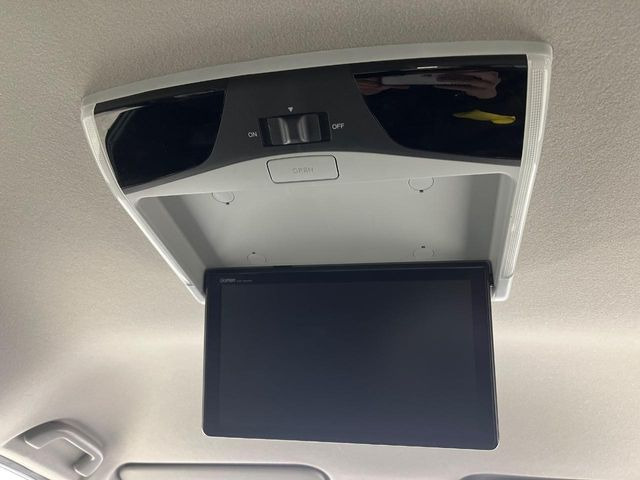 �y�����G���^�[�e�C�������g�V�X�e���z��Ȃɂ�����̕����喞���́A�l�C���[�J�[�I�v�V�����𑕔��B��p�̉����V�X�e���ƁA���ʂ̃��j�^�[�ňړ�����DVD�������y���݂��������܂��B