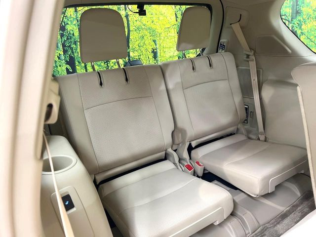 3列目シートはもちろん状態良好☆大人でもゆったりと座って頂けますので、大人数でのお出かけもラクラクです♪ご家族で、気の知れた仲間で、ドライブに行くのが楽しみですね♪