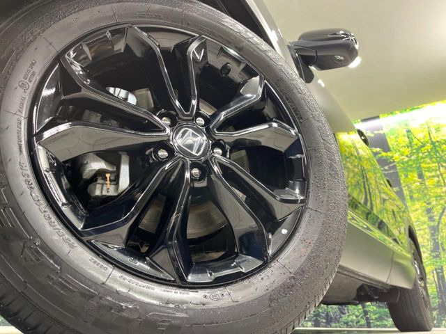 �y����18�C���`�A���~�z�C�[���z�O�ςɃ}�b�`���������A���~�z�C�[���𑕒����Ă���܂��B�e��ЊO�A���~�z�C�[����A�X�^�b�h���X�^�C�����戵�����Ă���܂��B���񂲑��k����������