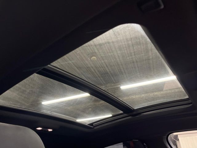 ���p�m���}�~�b�N�K���X���[�t:�唗�͂̃p�m���}���[�t�́A�㕔���Ȃɂ܂ő����Ă���A�J���I�ȋ�Ԃ����y���݂��������܂��B