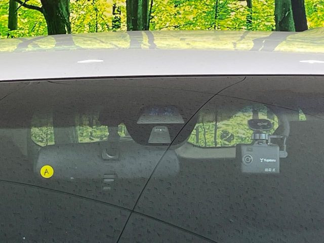 【シティブレーキアクティブシステム】低速走行中に前方の車両等を認識し、衝突しそうな時は警報とブレーキで衝突回避と被害軽減をアシスト。より安全にドライブをお楽しみいただけます。