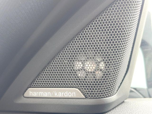 ��harman/kardon�T�E���h�V�X�e��:�I�[�f�B�I��僁�[�J�[����|����v���~�A���X�s�[�J�[�𑕔��B�����̃X�s�[�J�[����A���̗������܂ŕ����鍂�i���ȉ��y�����y���݂��������܂��B