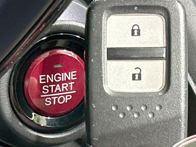 �yHonda�X�}�[�g�L�[�z�J�o����|�P�b�g�ɓ��ꂽ�܂܂ł��h�A�̎{���E�������\�ȃX�}�[�g�L�[�𑕔��B�G���W���̃I���E�I�t�����J�M�����o���K�v����������Ƃ��Ă��֗��ł���