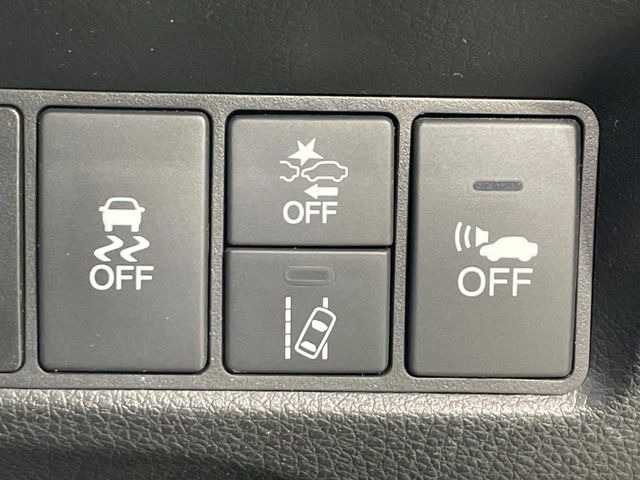 �y�z���_�Z���V���O�z���s���ɑO���̎ԗ�����F�����A�Փ˂������Ȏ��͌x��ƃu���[�L�ŏՓˉ���Ɣ�Q�y�����A�V�X�g�B�����S�Ƀh���C�u�����y���݂��������܂��B