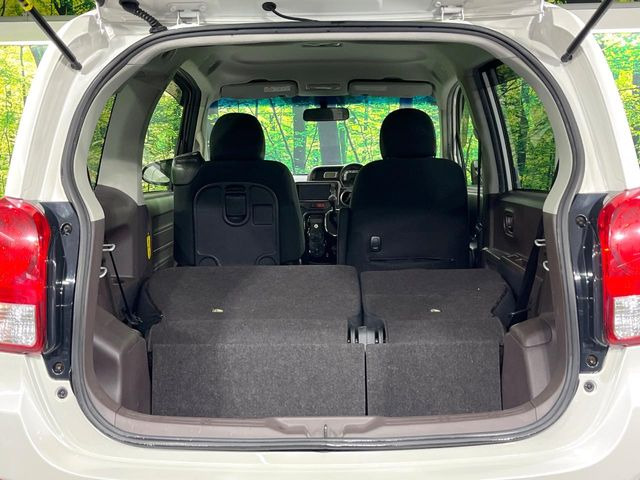 ���i�̂���������ʋ΁A���}���ɏ\���ȉ׎��X�y�[�X���m�ۂ��Ă���܂��B�Z�J���h�V�[�g��|���ƁA�傫�ȉו��̐ύڂ��\�ł���