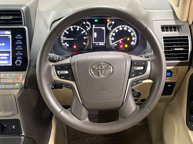 ステアリングも使用感が少なく、きれいな状態となっております♪