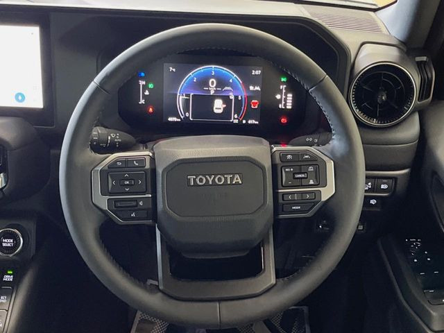 �y�����v�����X�e�A�����O�z�㎿�Ȋv���g�p���邱�ƂŁA��ɂ����������݂ƂĂ��^�]���₷���n���h���ł���