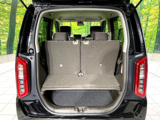 ���i�̂���������ʋ΁A���}���ɏ\���ȉ׎��X�y�[�X���m�ۂ��Ă���܂��B�Z�J���h�V�[�g��|���ƁA�傫�ȉו��̐ύڂ��\�ł���