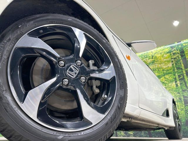 �y����15�C���`�A���~�z�C�[���z�O�ςɃ}�b�`���������A���~�z�C�[���𑕒����Ă���܂��B�e��ЊO�A���~�z�C�[����A�X�^�b�h���X�^�C�����戵�����Ă���܂��B���񂲑��k����������