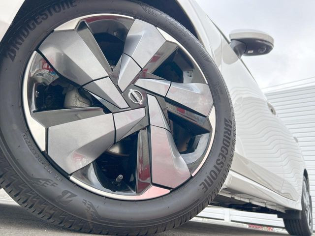 �y����17�C���`�A���~�z�C�[���z�O�ςɃ}�b�`���������A���~�z�C�[���𑕒����Ă���܂��B�e��ЊO�A���~�z�C�[����A�X�^�b�h���X�^�C�����戵�����Ă���܂��B���񂲑��k����������