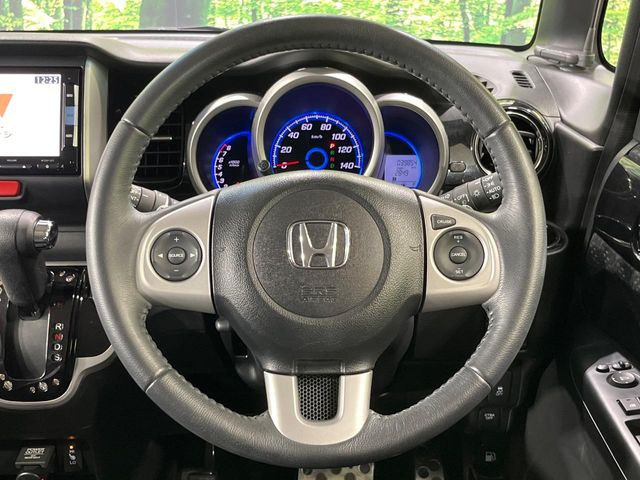 �y�����v�����X�e�A�����O�z�㎿�Ȋv���g�p���邱�ƂŁA��ɂ����������݂ƂĂ��^�]���₷���n���h���ł���