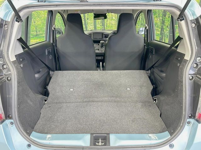 ���i�̂���������ʋ΁A���}���ɏ\���ȉ׎��X�y�[�X���m�ۂ��Ă���܂��B�Z�J���h�V�[�g��|���ƁA�傫�ȉו��̐ύڂ��\�ł���