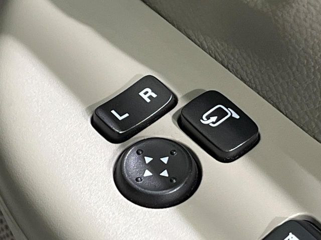 �y�d���i�[�~���[�z�T�C�h�~���[�͓d���i�[���ƂȂ��Ă���A�������ԏ�ł��L�Y�������X�N��}�����܂��B