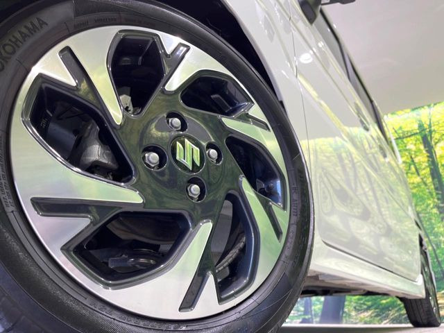 �y����15�C���`�A���~�z�C�[���z�O�ςɃ}�b�`���������A���~�z�C�[���𑕒����Ă���܂��B�e��ЊO�A���~�z�C�[����A�X�^�b�h���X�^�C�����戵�����Ă���܂��B���񂲑��k����������