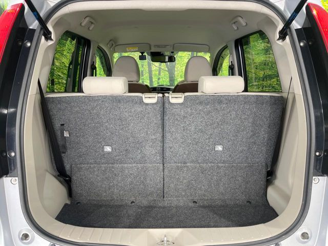 ���i�̂���������ʋ΁A���}���ɏ\���ȉ׎��X�y�[�X���m�ۂ��Ă���܂��B�Z�J���h�V�[�g��|���ƁA�傫�ȉו��̐ύڂ��\�ł���