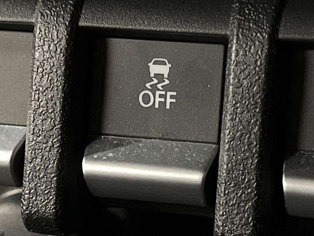 �y������h�~���u�z�ԗ��̉���������m����ƁA�����I�Ɏԗ��̐i�s������ۂ悤�Ɏԗ��𐧌䂵�܂��B�J�̓��ȂǊ���₷���H�ʏ󋵂ł����S�ȉ^�]���\�ł��B