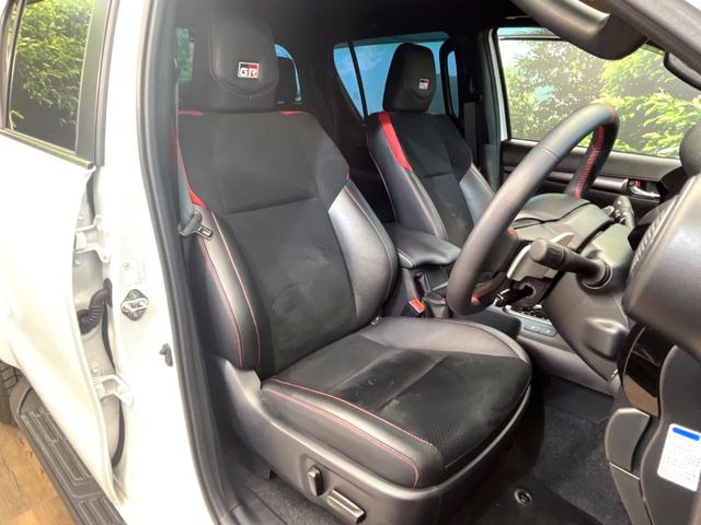 �y�n�[�t���U�[�V�[�g�z�������ƍ���S�n�𗼗������l�C�̃V�[�g���w�ʁE���ʂ̃t�@�u���b�N�f�ނ́A�ʋC���̗ǂ��⊊��ɂ����ɗD��Ă��܂��B�C���╞���ɍ��E���ꂸ���K�ɂ���肢�������܂��B