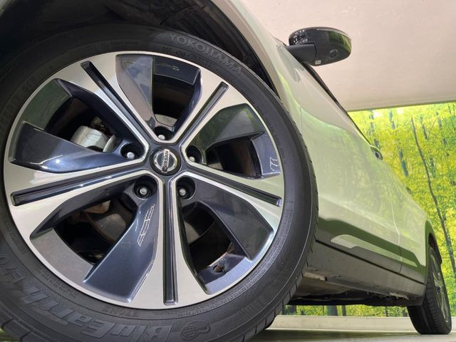 �y����17�C���`�A���~�z�C�[���z�O�ςɃ}�b�`���������A���~�z�C�[���𑕒����Ă���܂��B�e��ЊO�A���~�z�C�[����A�X�^�b�h���X�^�C�����戵�����Ă���܂��B���񂲑��k����������