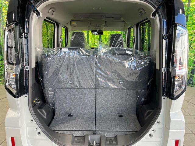 ���i�̂���������ʋ΁A���}���ɏ\���ȉ׎��X�y�[�X���m�ۂ��Ă���܂��B�Z�J���h�V�[�g��|���ƁA�傫�ȉו��̐ύڂ��\�ł���