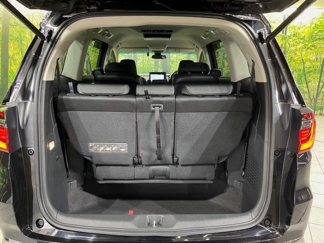 ���i�̂���������ʋ΁A���}���ɏ\���ȉ׎��X�y�[�X���m�ۂ��Ă���܂��B�Z�J���h�V�[�g��|���ƁA�傫�ȉו��̐ύڂ��\�ł���