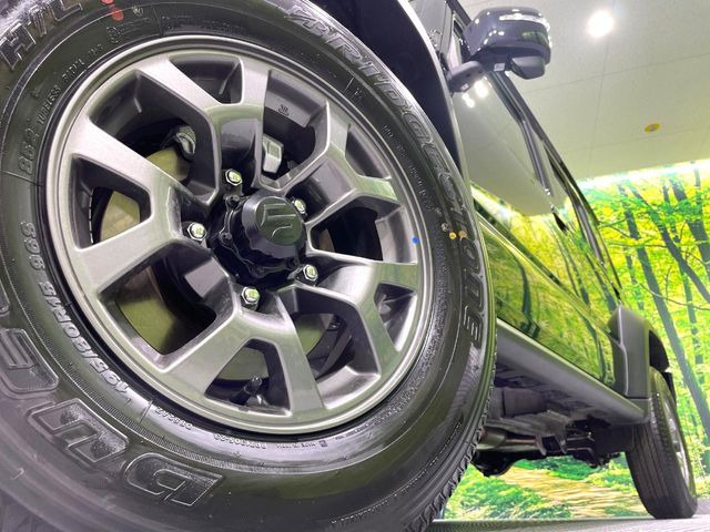 �y����15�C���`�A���~�z�C�[���z�O�ςɃ}�b�`���������A���~�z�C�[���𑕒����Ă���܂��B�e��ЊO�A���~�z�C�[����A�X�^�b�h���X�^�C�����戵�����Ă���܂��B���񂲑��k����������