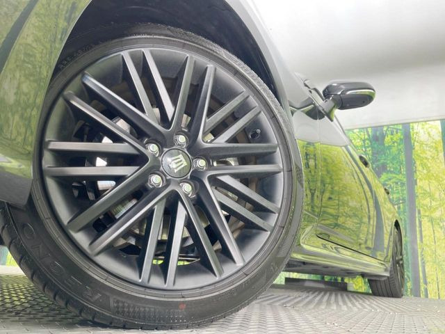 �y�����A���~�z�C�[���z�O�ςɃ}�b�`���������A���~�z�C�[���𑕒����Ă���܂��B�e��ЊO�A���~�z�C�[����A�X�^�b�h���X�^�C�����戵�����Ă���܂��B���񂲑��k����������