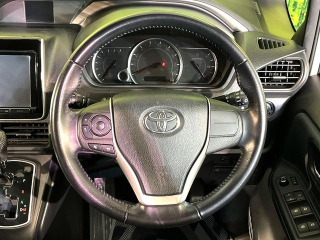 �y�����v�����X�e�A�����O�z�㎿�Ȋv���g�p���邱�ƂŁA��ɂ����������݂ƂĂ��^�]���₷���n���h���ł���