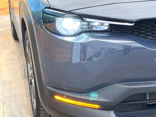 �yLED�w�b�h���C�g�z���V����ԑ��s�����ǍD�Ȏ��E���m�ۂ����S���ĉ^�]�ł��鍂�P�xLED�w�b�h���C�g�𑕔�!�_�����x�������A����d�͂��}�����Ă��܂��B