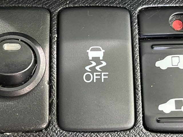 �y������h�~���u�z�ԗ��̉���������m����ƁA�����I�Ɏԗ��̐i�s������ۂ悤�Ɏԗ��𐧌䂵�܂��B�J�̓��ȂǊ���₷���H�ʏ󋵂ł����S�ȉ^�]���\�ł��B