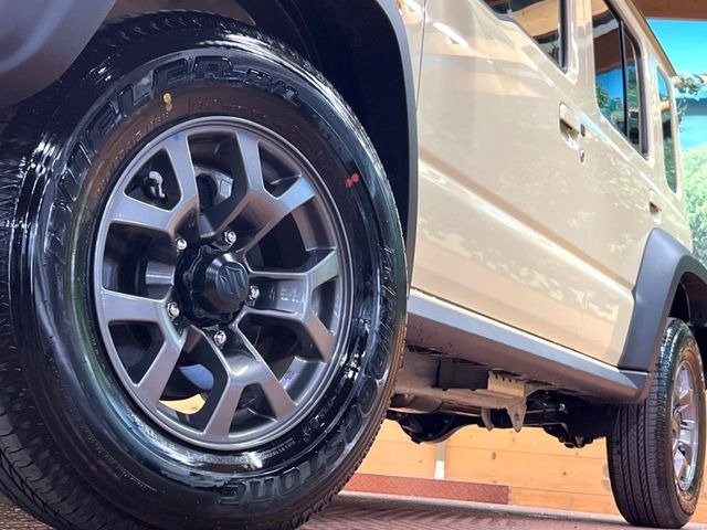 �y����15�C���`�A���~�z�C�[���z�O�ςɃ}�b�`���������A���~�z�C�[���𑕒����Ă���܂��B�e��ЊO�A���~�z�C�[����A�X�^�b�h���X�^�C�����戵�����Ă���܂��B���񂲑��k����������